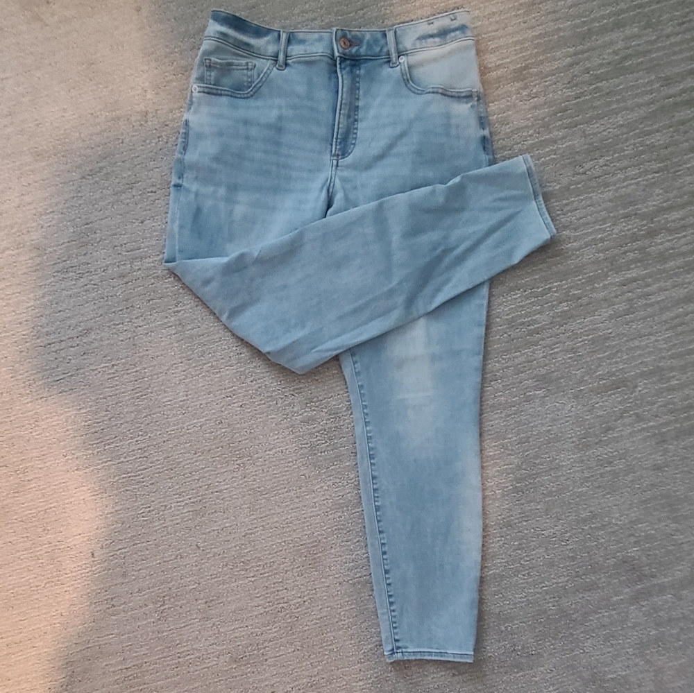 EXPRESS "CURVY SKINNY HIGH RISE" SIZE 12R. No Frays, distress, holes, rips, etc.